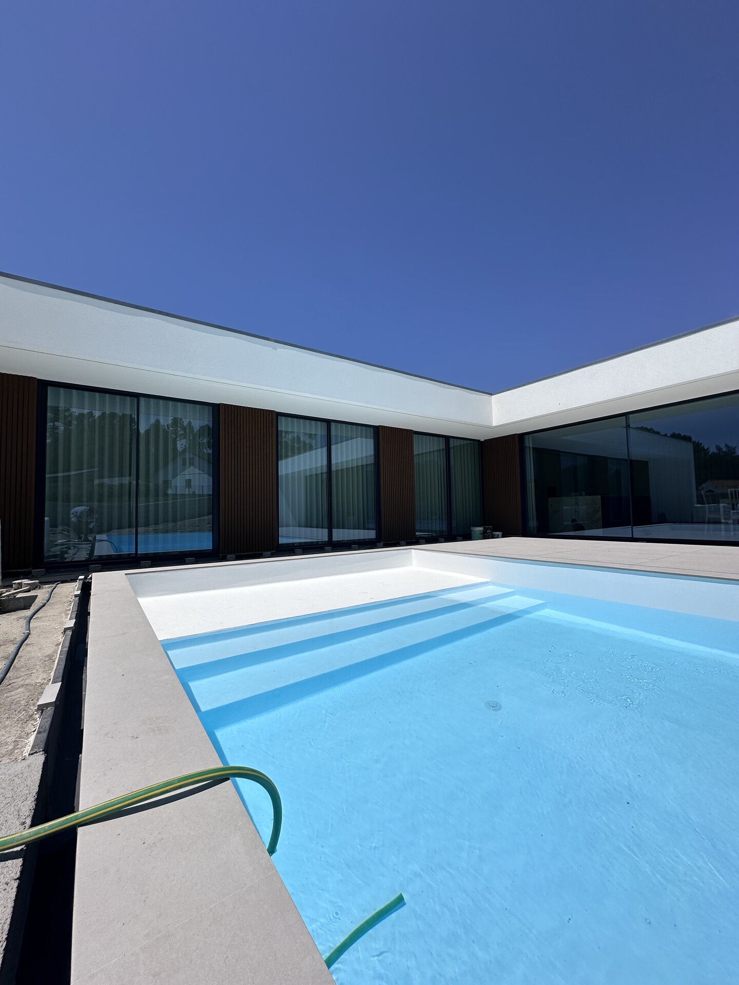 Piscina RELIEF – White — Obras Realizadas, Coberturas Planas