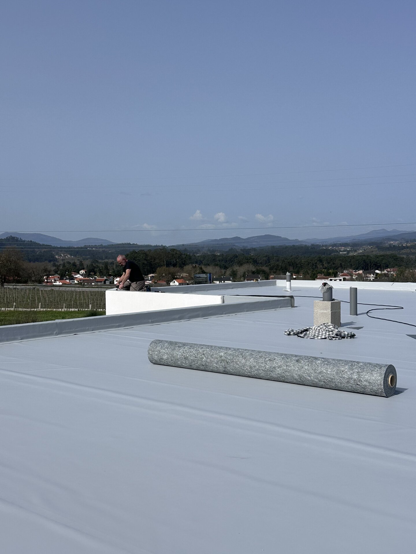 Soldadura de tela de PVC armado em cobertura plana, obra tipo executada de Valença